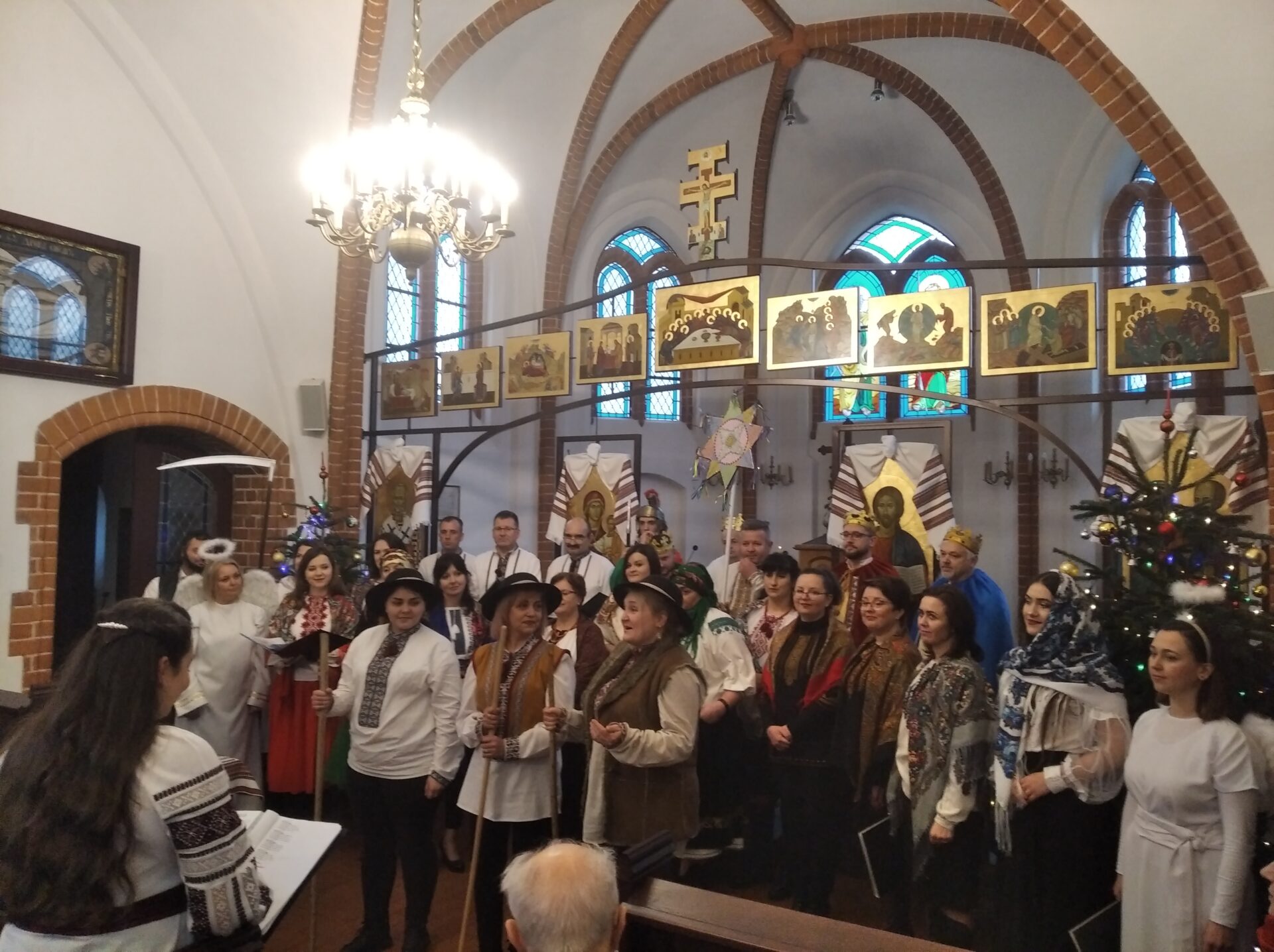 Церковний хор з Кошаліна з колядою в Тшеб’ятові  