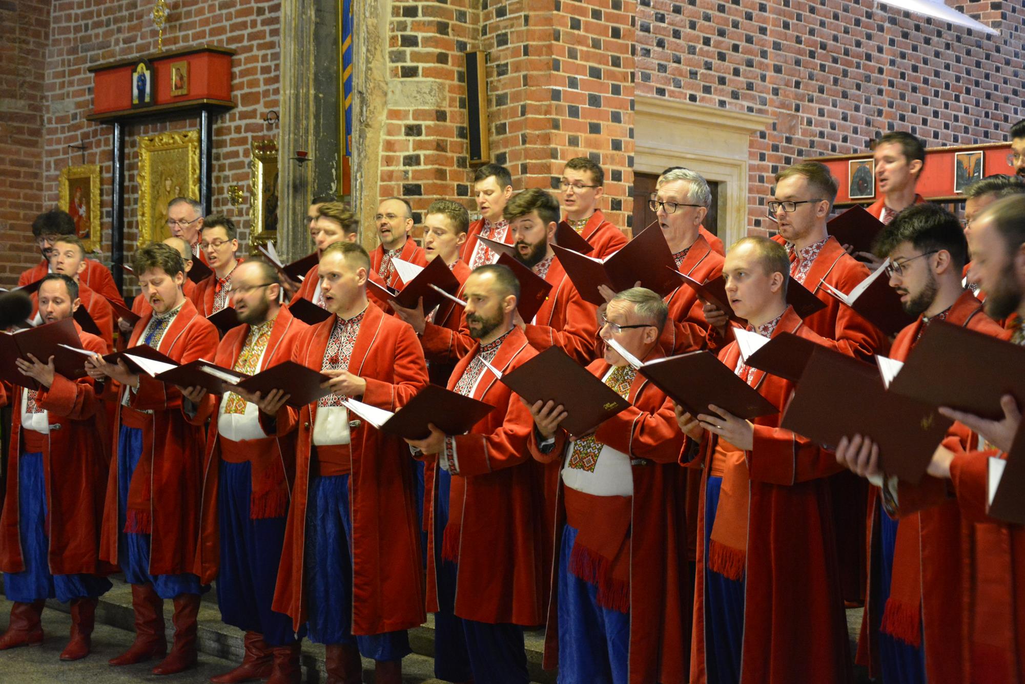 „Żurawli” zaśpiewały dla Ukrainy. Chór w tym roku świętuje 50-lecie [wroclaw.pl]
