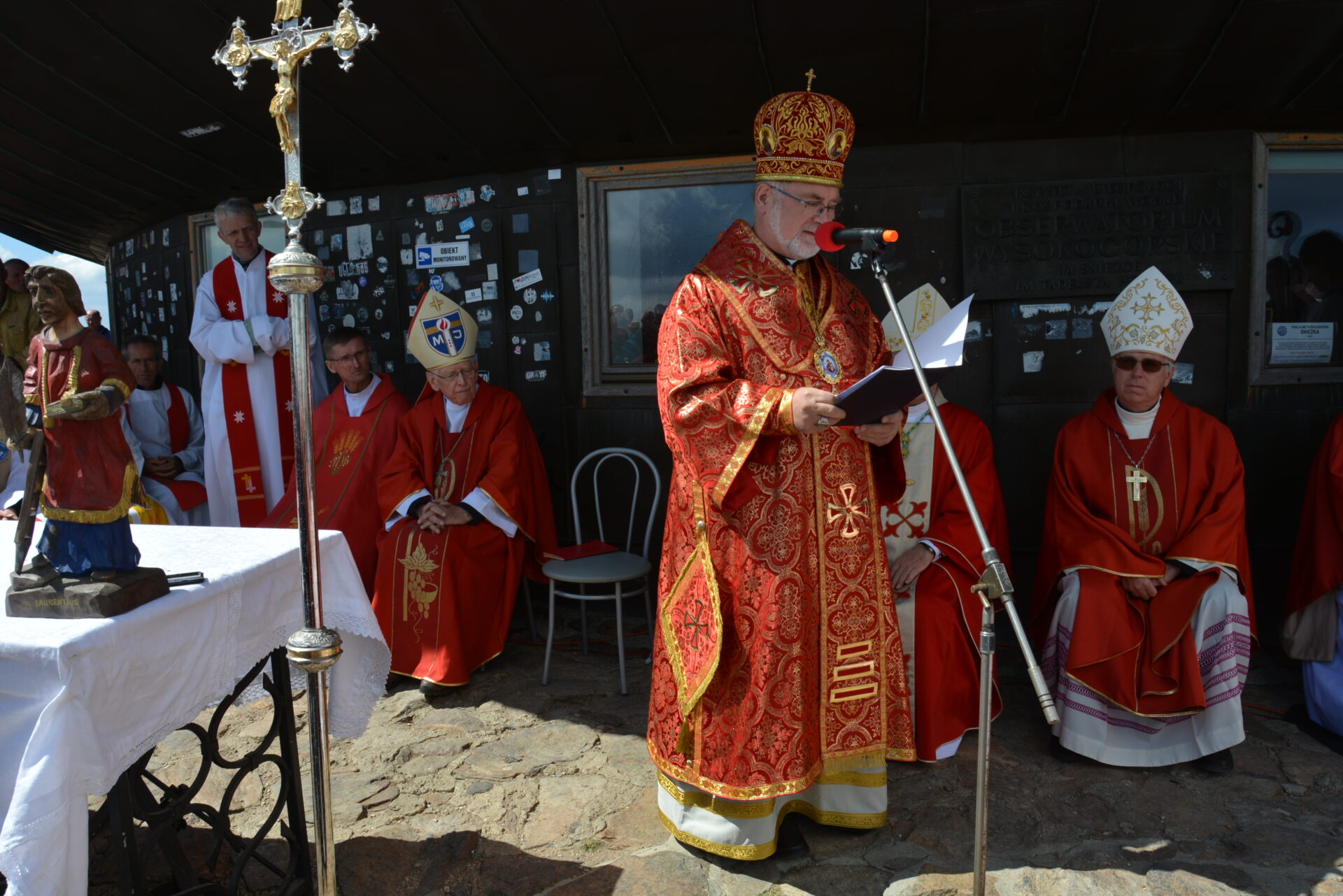 Aż pięciu biskupów wzięło udział w odpuście ku czci św. Wawrzyńca, patrona kaplicy na szczycie Śnieżki