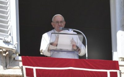 ПАПА: ЄДНАЙМОСЯ У ВІРІ ТА СОЛІДАРНОСТІ З ТИМИ, ХТО СТРАЖДАЄ ЧЕРЕЗ ВІЙНУ.