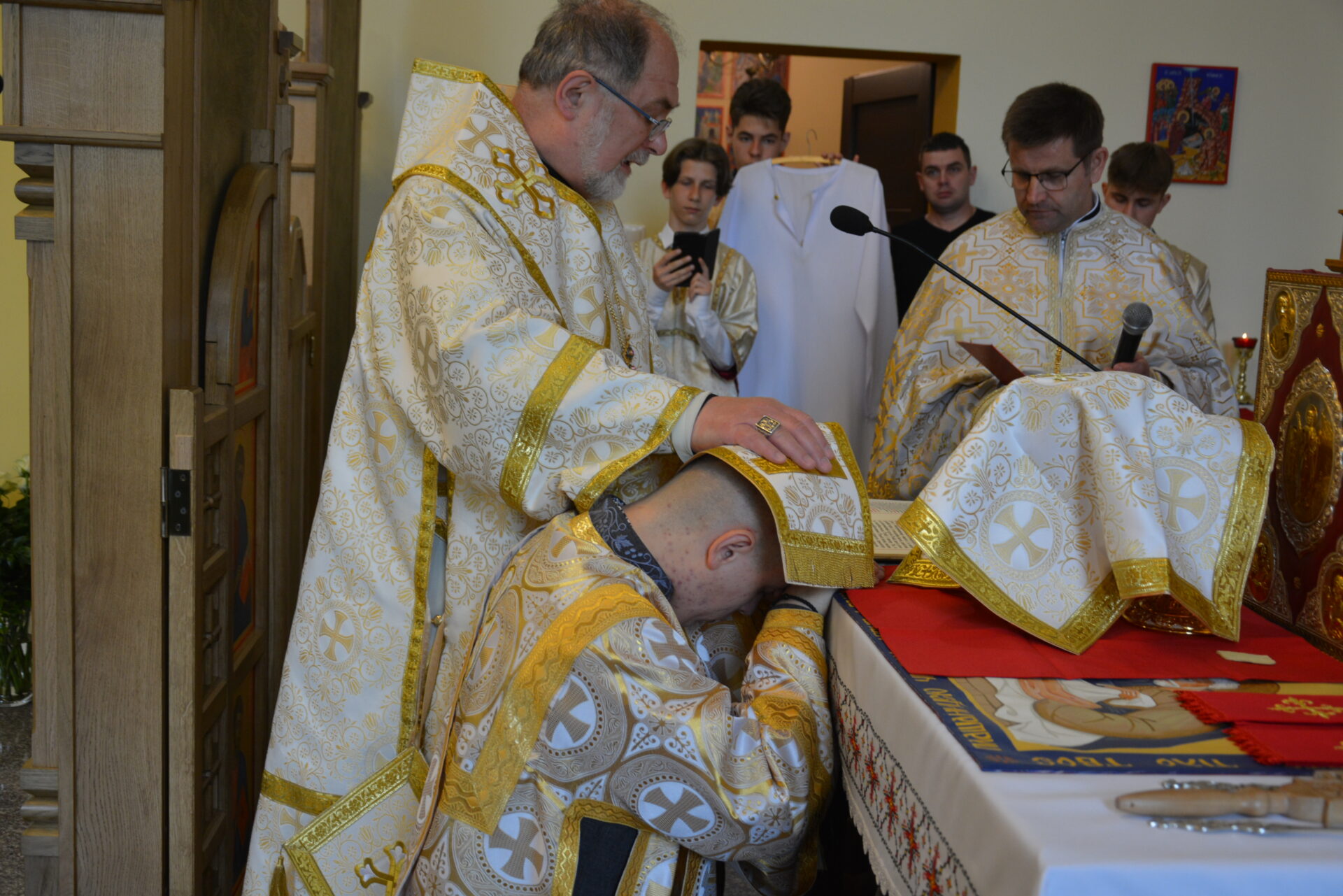 Священничі свячення в парафіяльній церкві у Познані