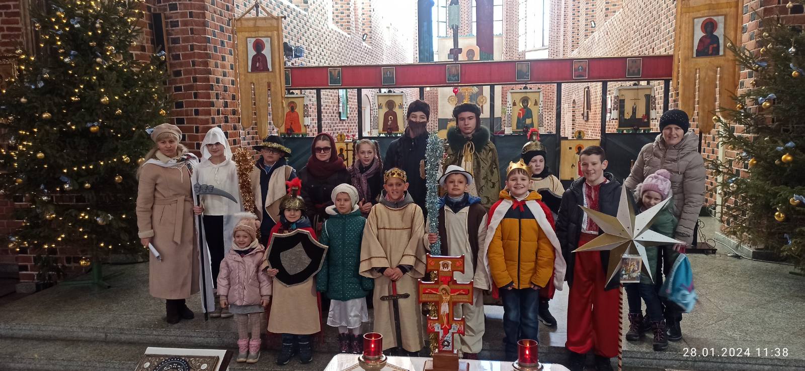 Молодь з oпольської парафії виступила з вертепом у вроцлавській катедрі